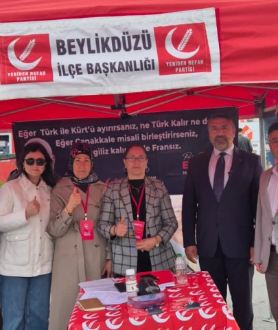 Yeniden Refah Partisi Beylikdüzü'nde imza topluyor