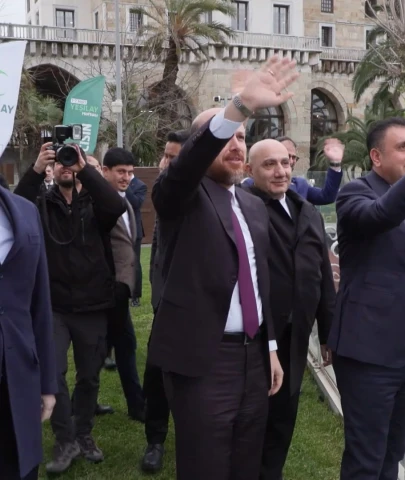 Özgürlükler Adası'na uğurlandılar