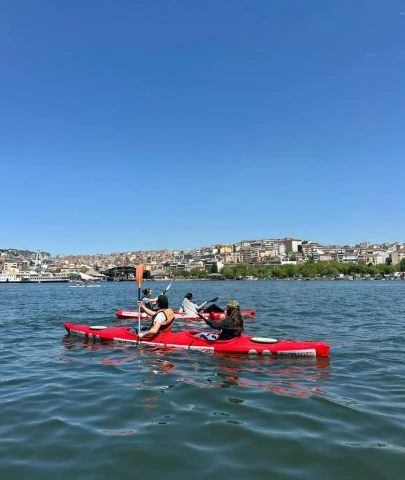 Üniversite öğrencileri Haliç'te kano keyfi yaptı