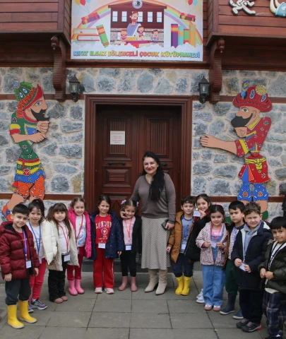 Kartallı minikler  kütüphanede!