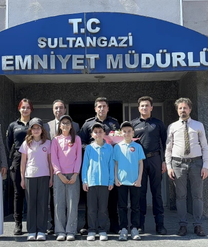 Öğrencilerden Sultangazi İlçe Emniyet Müdürlüğü'ne ziyaret