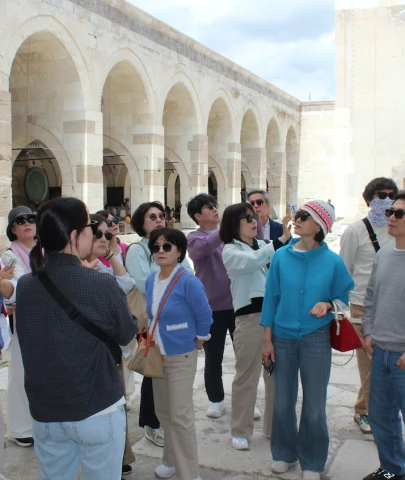 Turistler, Türk dizilerinden etkilenip Sultanhanı'na geliyor