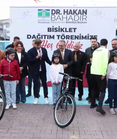 Bahçelievler bisiklet dağıttı