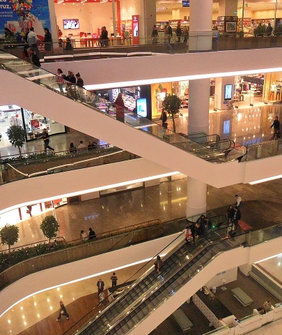 Vatandaş Outlet AVM'lere yöneldi