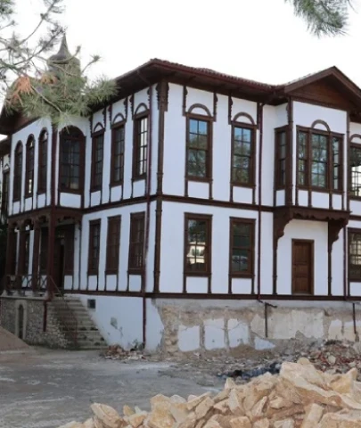 Tarihi okulların akıbeti belirsiz