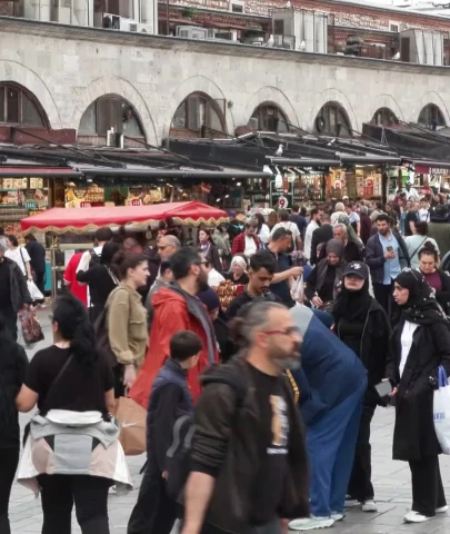 Eminönü'nde bayram telaşı