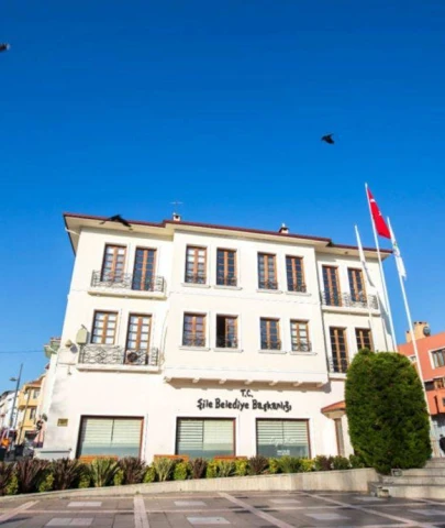 Şile Belediyesi'ne yönelik operasyonda gözaltına alınan 17 şüpheli adliyeye sevk edildi
