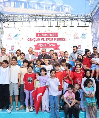 Sultangazi’de Yunus Emre Gençlik ve Spor Merkezi hizmete açıldı