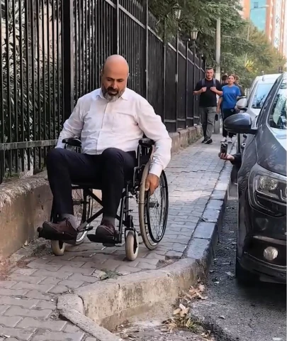 O ayağa kalkıp engeli aşabildi. Peki ya kalkamayanlar?