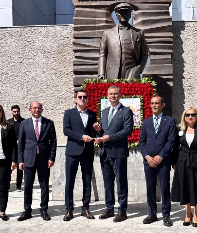 Sanatsever’e Ahilik plaketi