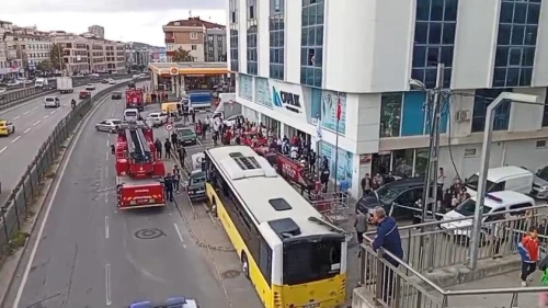 Çekmeköy'de otobüs durağa girdi!