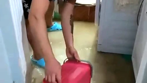 Avcılar'da evleri su bastı!