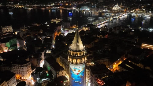 Galata Kulesi sıfır atık atık  temalı görselle aydınlatıldı