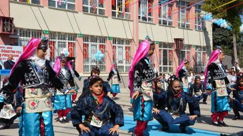 18 milyon öğrenci okula döndü