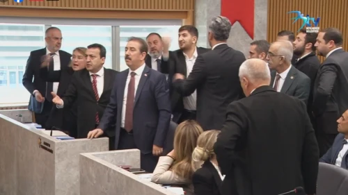 Beylikdüzü Meclisi'nde hakaretler havada uçuştu!