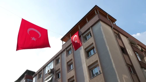 Şehit Pilot Hasan Bahar'ın  Avcılar'daki evine ateş düştü!