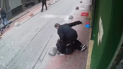 Önce dövdü sonra teslim oldu!