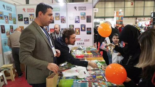 42'nci TÜYAP Kitap Fuarı'na yoğun ilgi