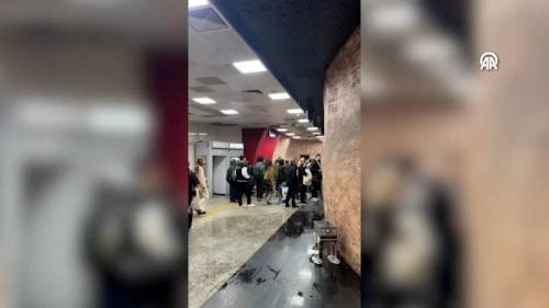Metroda ıslanmamak için kaçıştılar