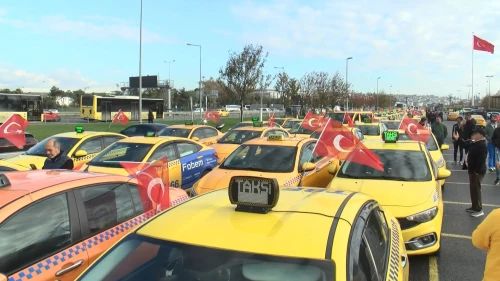 İstanbul'da taksicilerden konvoylu eylem