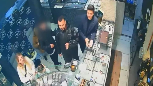 Kumar borcu için eşinin altınlarını çaldı!