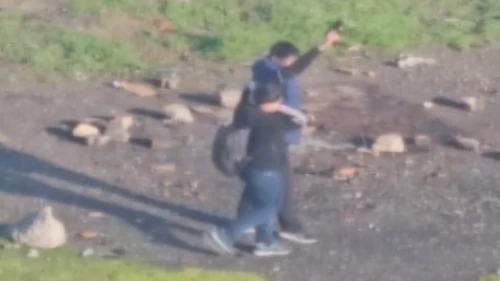 Esenyurt'ta endişelendiren görüntüler! Ortaokul öğrencilerinin elinde tabanca!