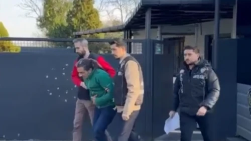 Uyuşturucuyu midesinde taşıdı, hastanede yakalandı!