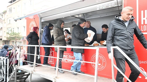 Gaziosmanpaşa'da her gün 3 bin kişiye ikram