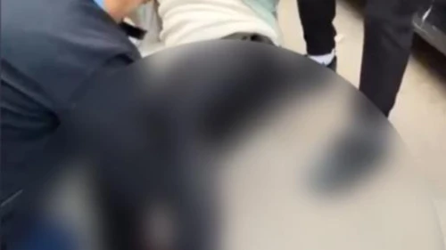 Broşür dağıtırken ayağından vuruldu!