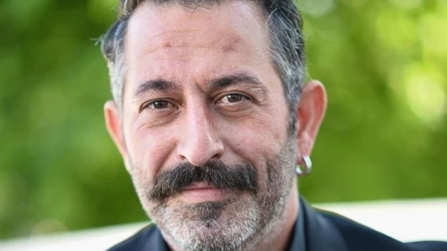 Cem Yılmaz'dan ironik bayram mesajı