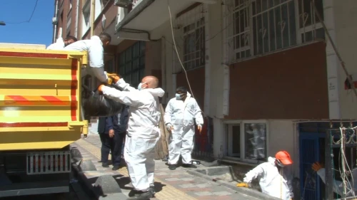 Evden 4 ton çöp çıktı!
