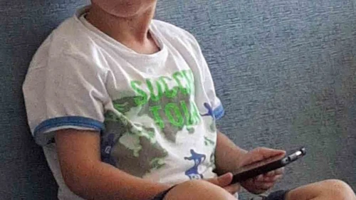 Okul servisinin altında kaldı