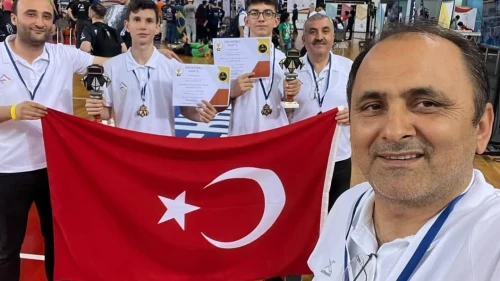 Öğrenciler  tarih yazdı