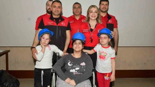 Esenyurt'ta özel çocuklara deprem bilincini aşıladılar