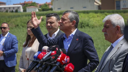Özel'den çok sert sözler: Çocukla, eşle uğraşmak neymiş size göstereceğim!