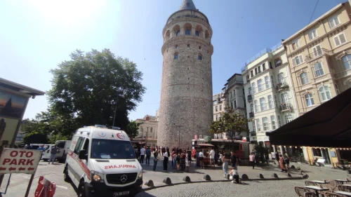 Galata Kulesi'nden düşüp hayatını kaybetti!