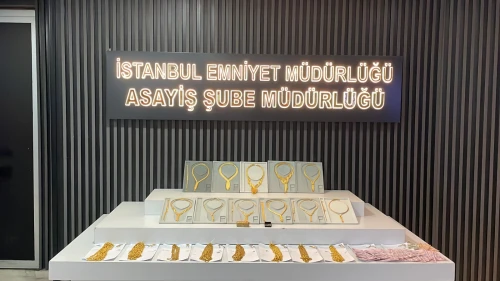 Fatih'te Kuyumcuya sahte altın veren 3 şüpheli yakalandı