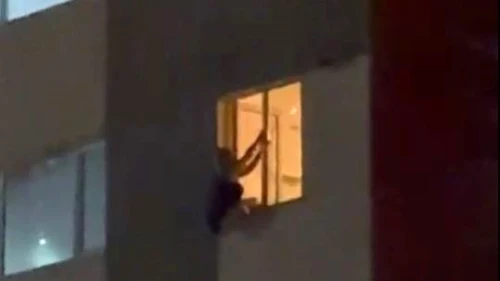 Beylikdüzü'nde bir kadın cama çıkıp aşağı atladı!