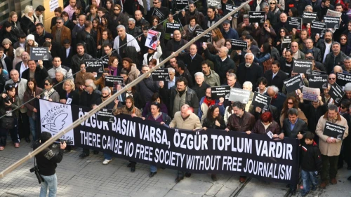 Kalemimizi savunuyoruz