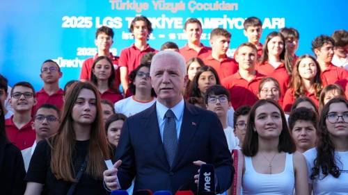 163 öğrenciye başarı bursu!