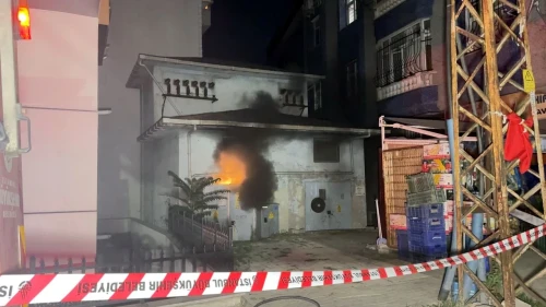 Avcılar'da yeraltı kablolarında patlama