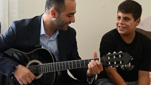 Gaziosmanpaşa'da saldırıya uğrayan özel gereksinimli Efe'ye belediye başkanından sürpriz destek!