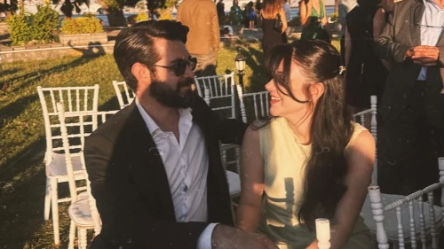 Ünlü çift ilk bebeklerini heyecanla bekliyor