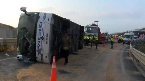 Kuzey Marmara Otoyolu'nda yolcu otobüsü devrildi: 3 ölü 20 yaralı