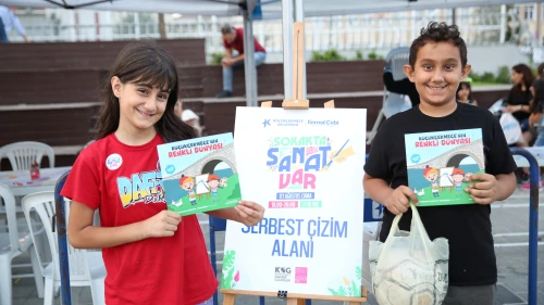 Sokakta sanat var
