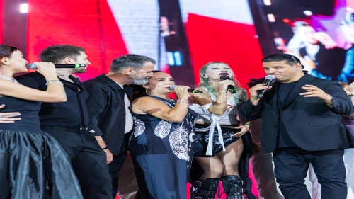 ‘Rüya Gibi Bir Gece’de ünlüler geçidi