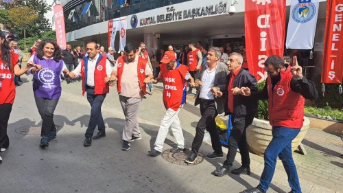 Kartal Belediyesi işçileri hakkını arıyor: yarım gün iş bıraktılar