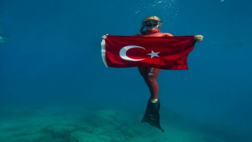 Şahika Ercümen'den zafer dalışı