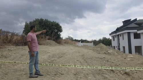 Villanın bahçesinde gömülü ceset bulundu