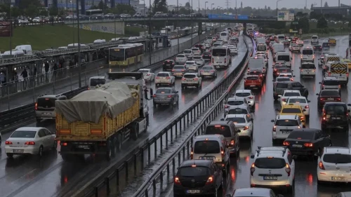 İstanbul'da haftanın ilk günü trafik çilesiyle başladı!